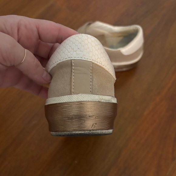 Dolce Vita Sneakers - Picture 4 of 8